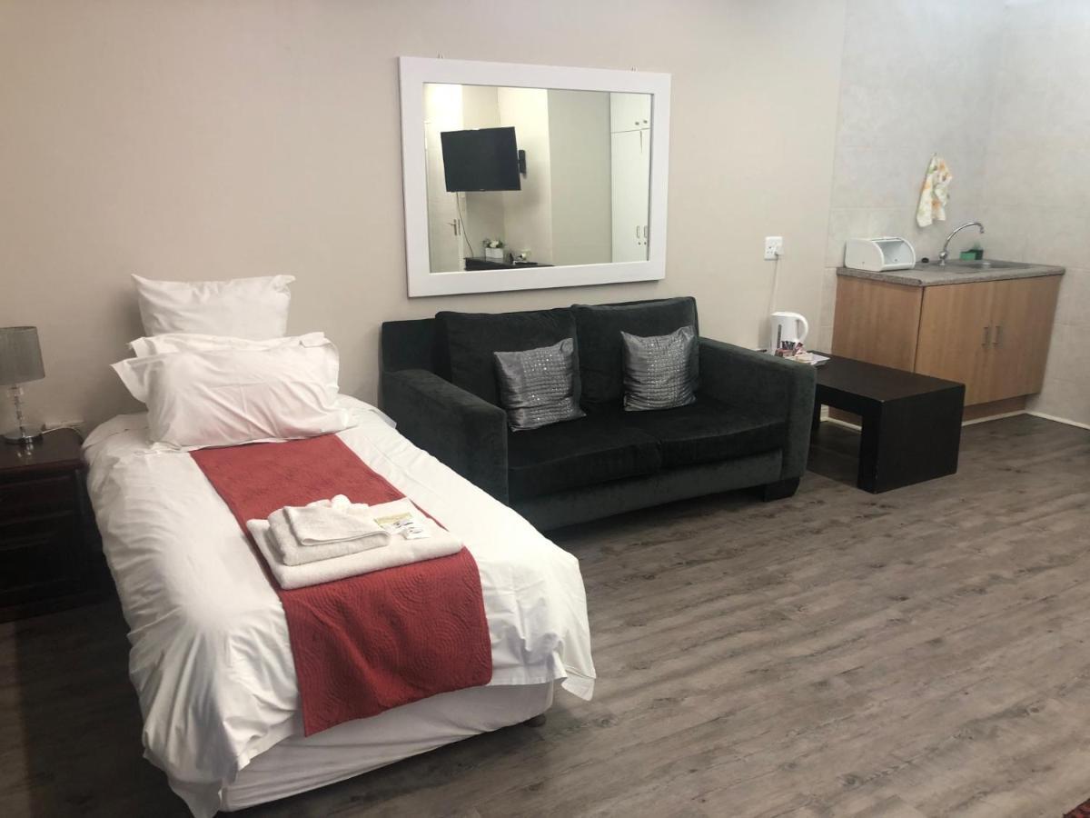 Acacia Westdene B&B Bloemfontein Esterno foto