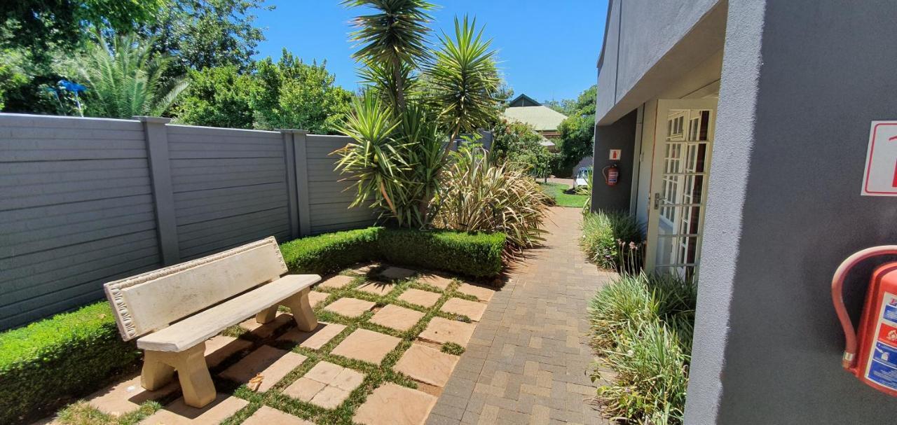Acacia Westdene B&B Bloemfontein Esterno foto