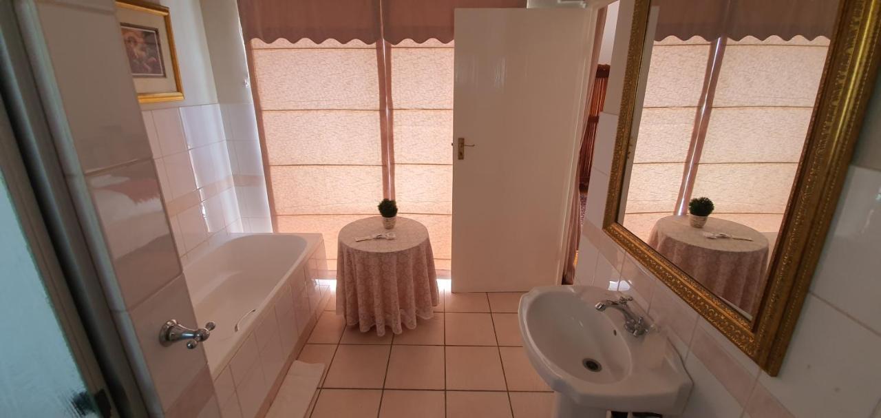 Acacia Westdene B&B Bloemfontein Esterno foto